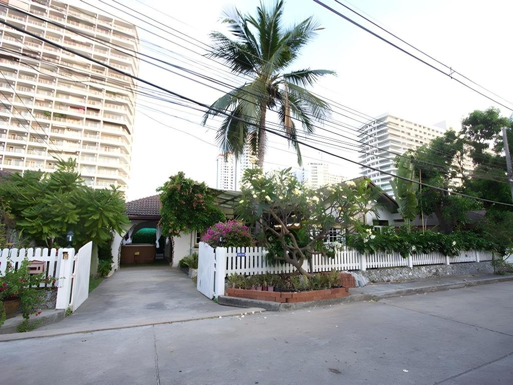 Oasis Pool VillapropertyviewsExterior View7