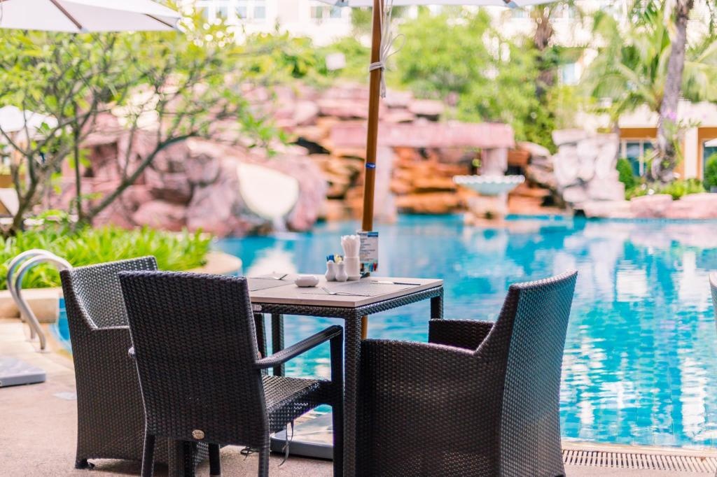 Nova Platinum HotelfacilitiesPoolside Bar27