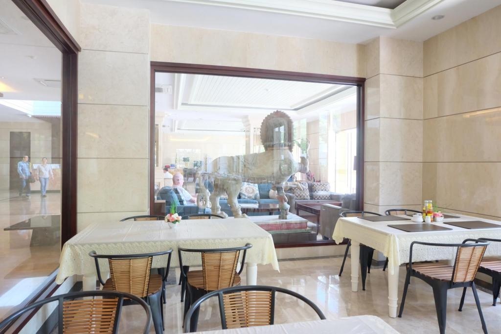March HoteldiningRestaurant2