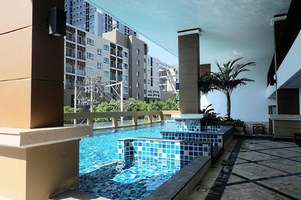 March HotelfacilitiesSwimming Pool Outdoor1