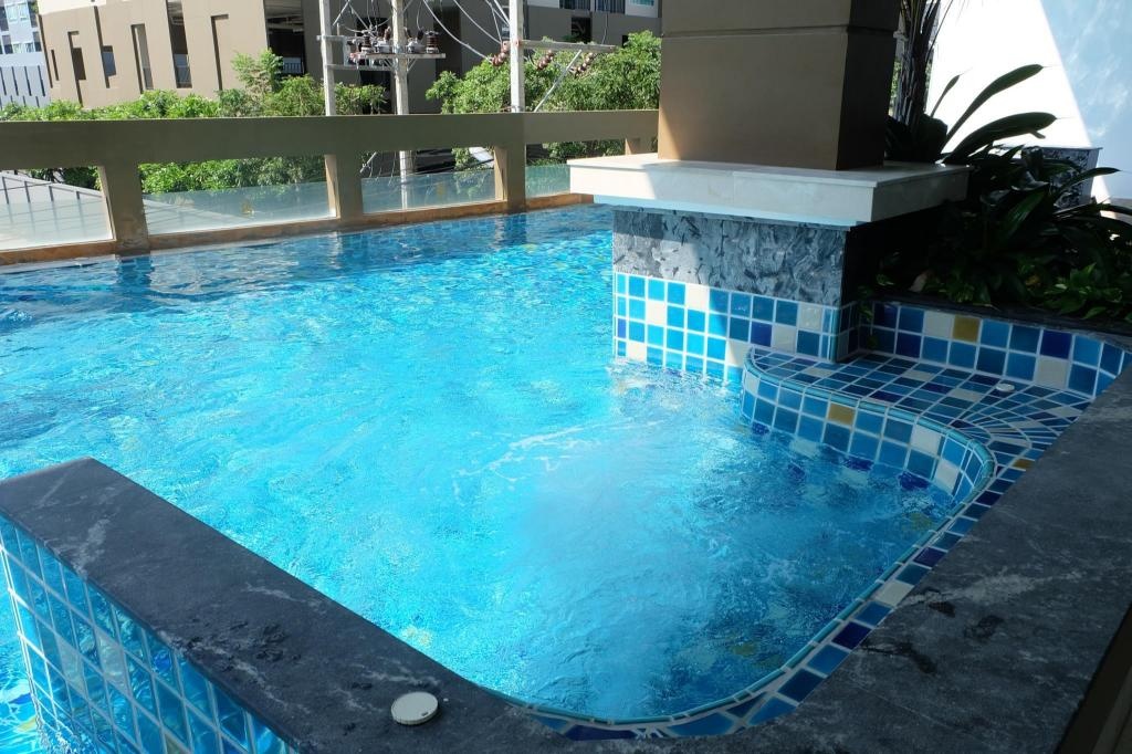 March HotelfacilitiesSwimming Pool Outdoor2