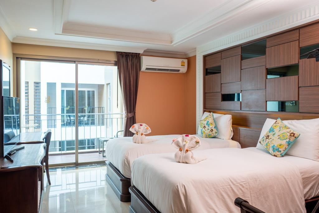March HotelroomsDeluxe Twin City View Bed1