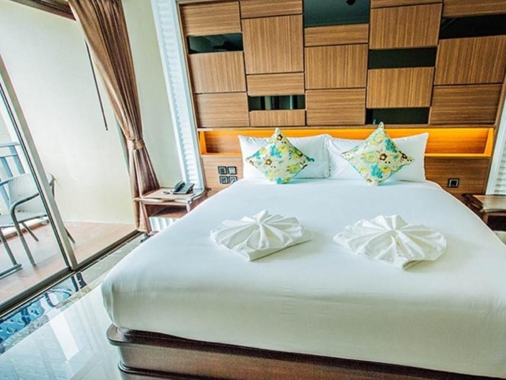 March HotelroomsPremium Deluxe Double City View5