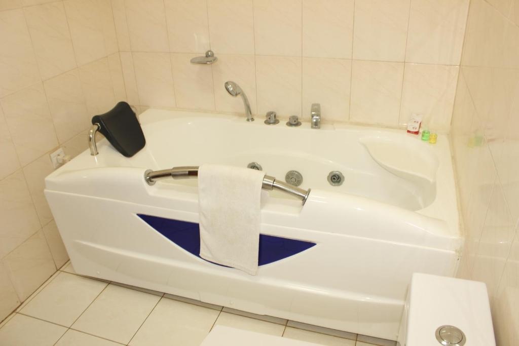 Hotel Residence Flamani  Facilities  Bathroom 4