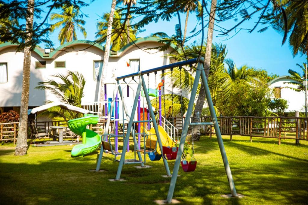 Hotel Sarakawa  Facilities  Playground 11