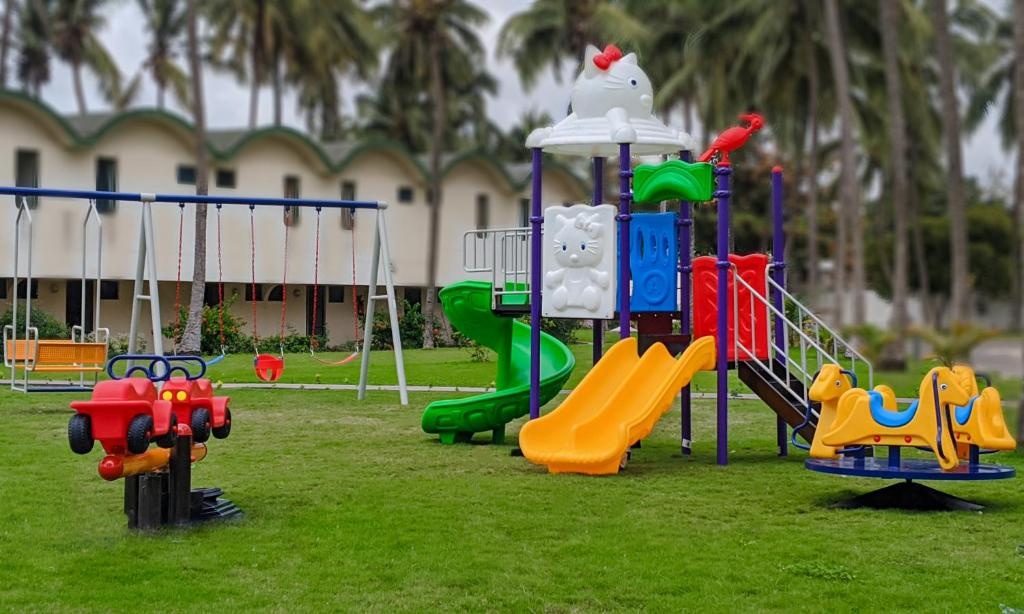 Hotel Sarakawa  Facilities  Playground 26