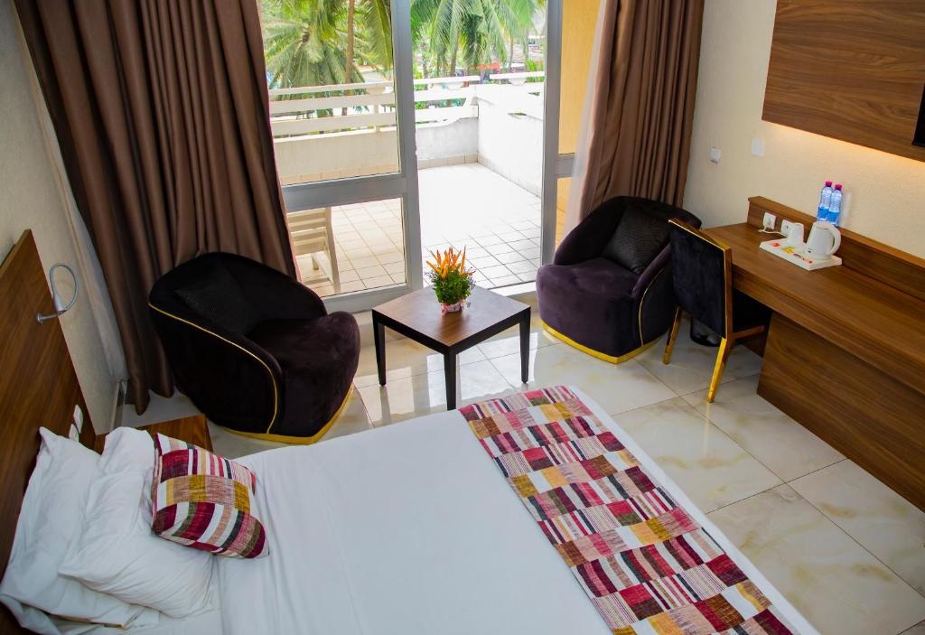 Hotel Sarakawa  Rooms  Renovated Standard Room With Sea View 5