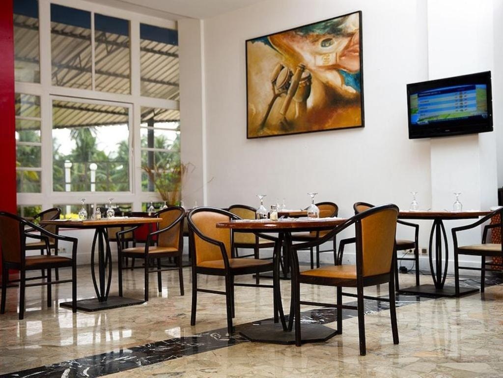 Hotel Ibis Lome Centre  Dining  Dining Image 1 1