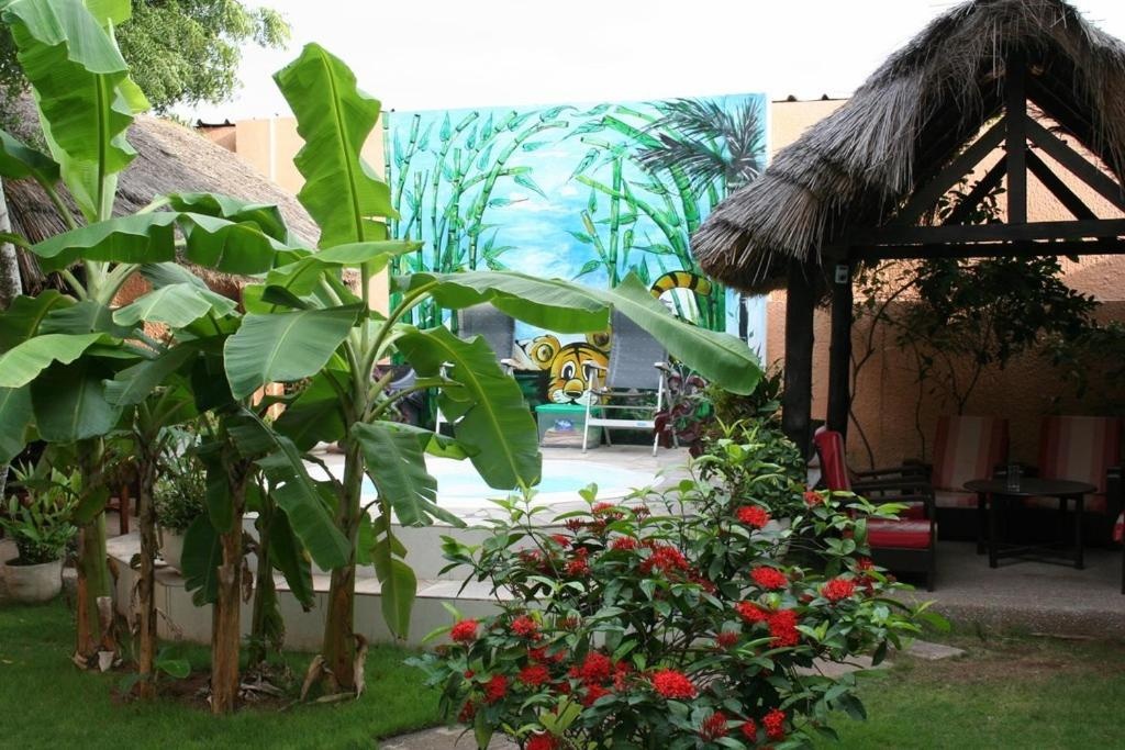Hotel Aurore Lome  Facilities  Garden 7