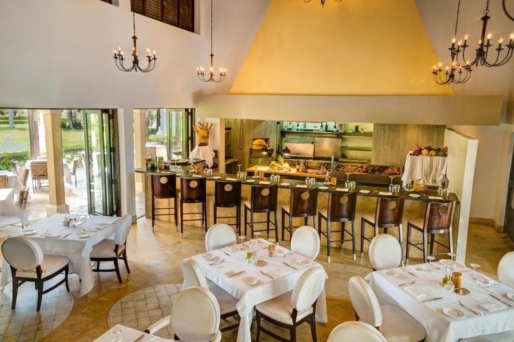 The Somerset On Grace Bay  Dining  Dining Image 2 2