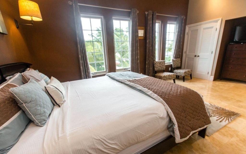 The Somerset On Grace Bay  Rooms  Rooms Image 9 9
