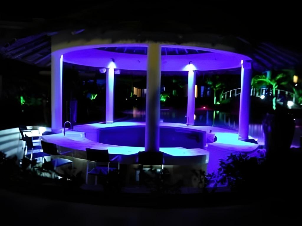 The Atrium Resort  Facilities  Hot Tub 40