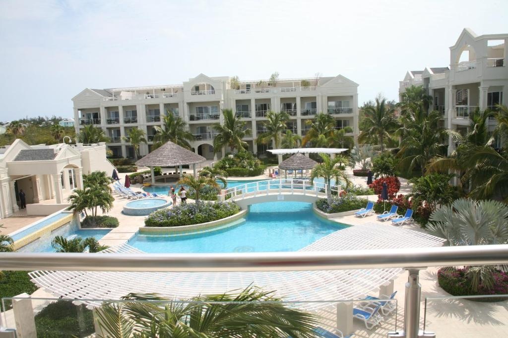 The Atrium Resort  Facilities  Swimming Pool 8