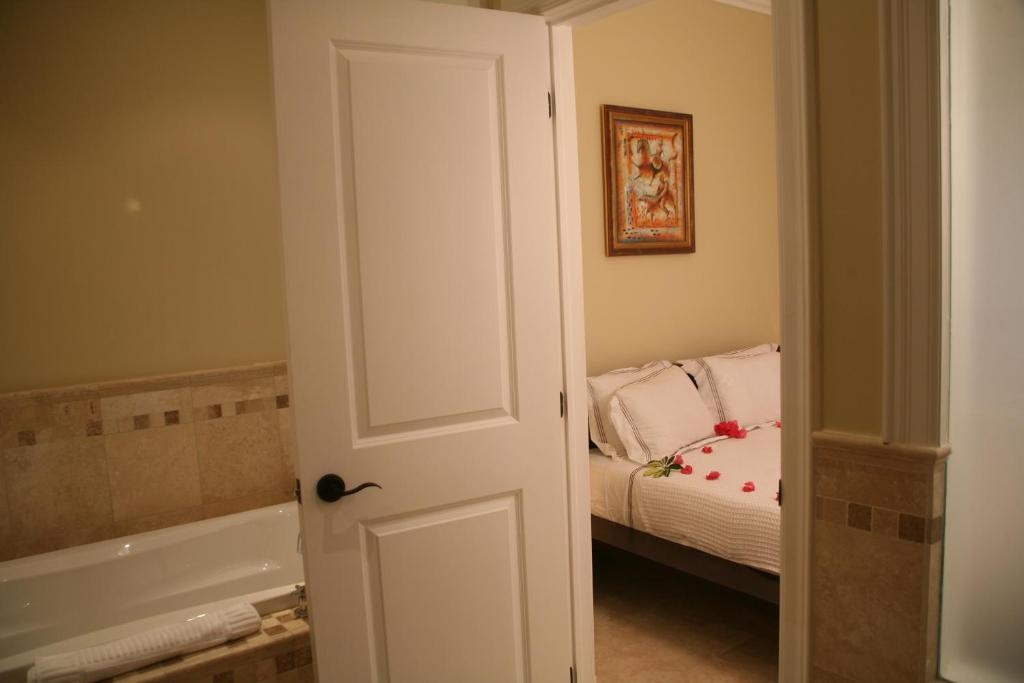 The Atrium Resort  Rooms  Two Bedroom Penthouse Apartment 17
