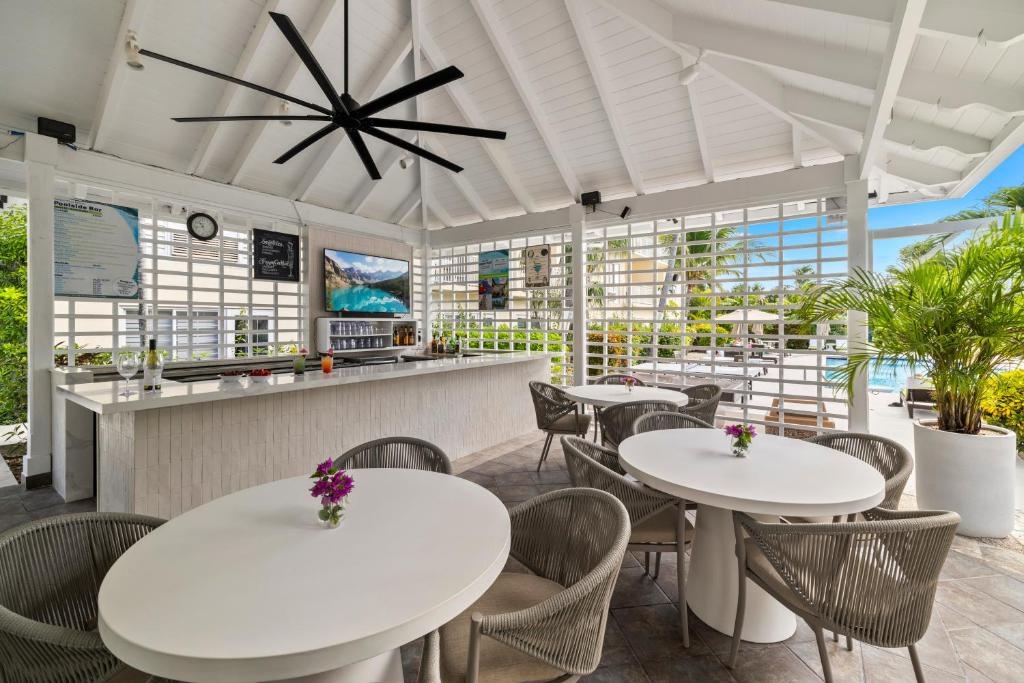 Ports Of Call Resort  Facilities  Barlounge 42