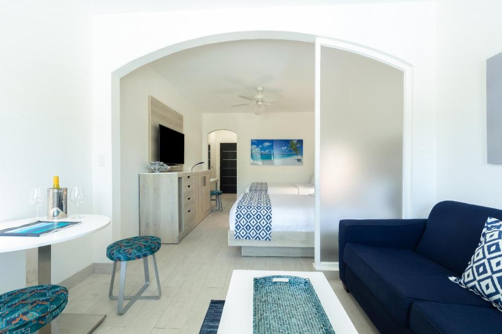 Ports Of Call Resort  Rooms  Poolside Room With 2 Double Beds Guestroom 29