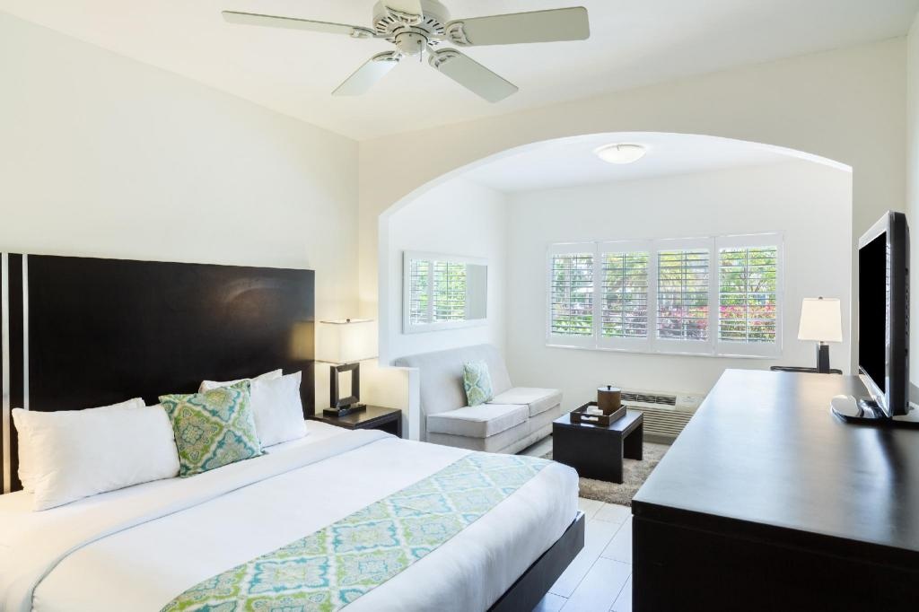 Ports Of Call Resort  Rooms  Standard King Room Guestroom 2