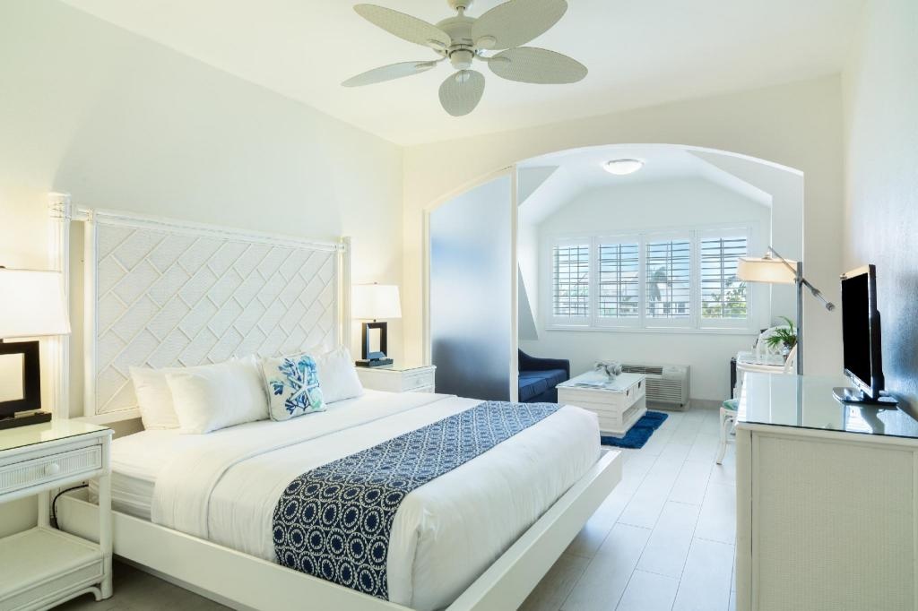 Ports Of Call Resort  Rooms  Standard Plus King Room Guestroom 5