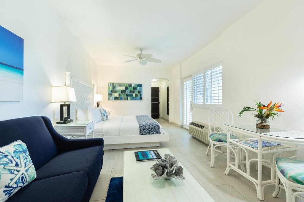 Ports Of Call Resort  Rooms  Standard Plus King Room With Balcony Guestroom 20