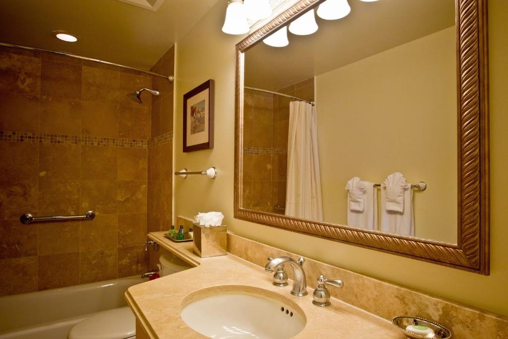 The Sands At Grace Bay  Facilities  Bathroom 35