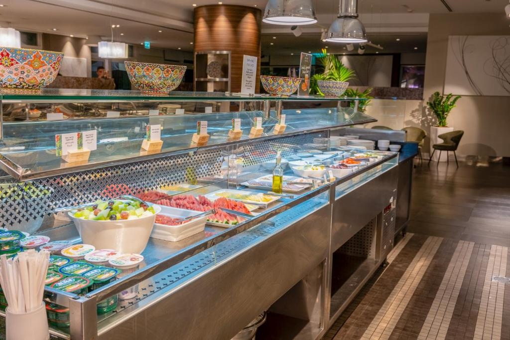 Premier Inn Abu Dhabi Airport Business Park  Dining  Restaurant 3
