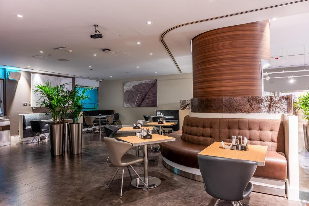 Premier Inn Abu Dhabi Airport Business Park  Dining  Restaurant 7