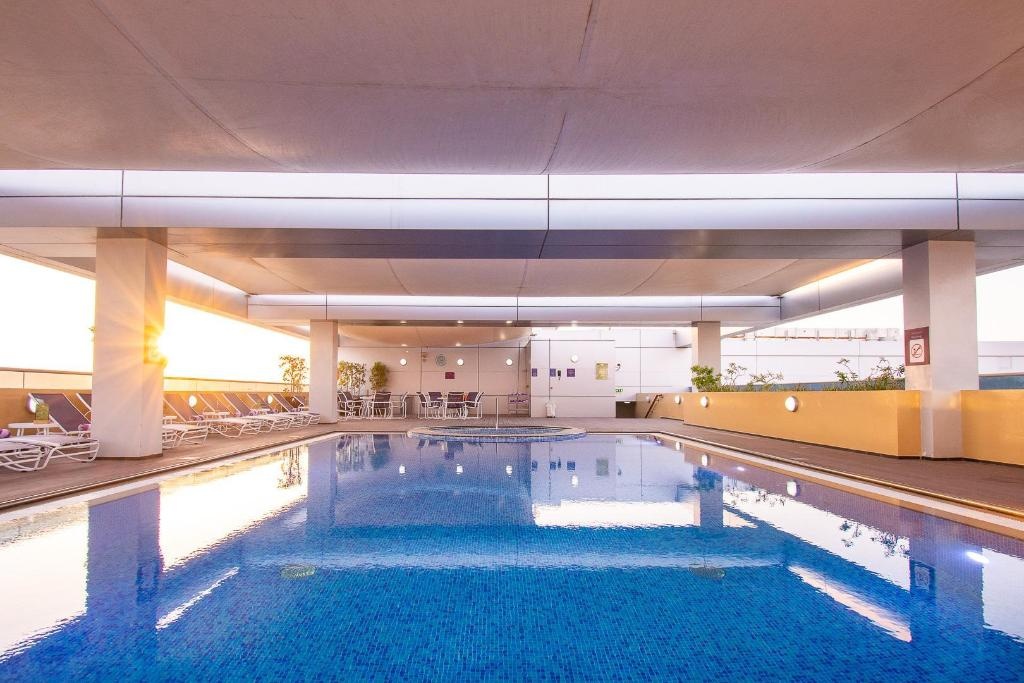 Premier Inn Abu Dhabi Airport Business Park  Facilities  Meeting Room Ballrooms 6