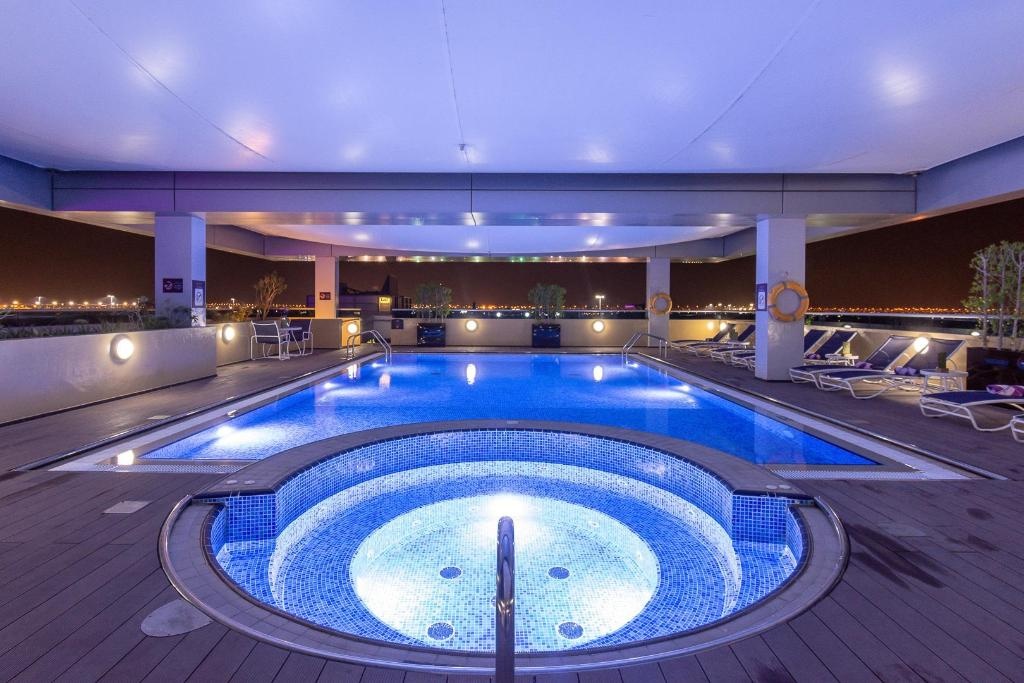 Premier Inn Abu Dhabi Airport Business Park  Facilities  Swimming Pool Outdoor 1