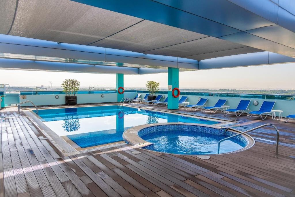 Premier Inn Abu Dhabi Airport Business Park  Facilities  Swimming Pool 5