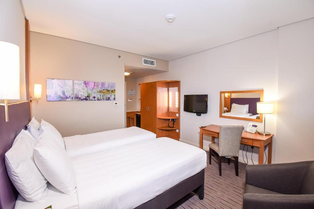Premier Inn Abu Dhabi Airport Business Park  Rooms  Twin Room Bedroom 7