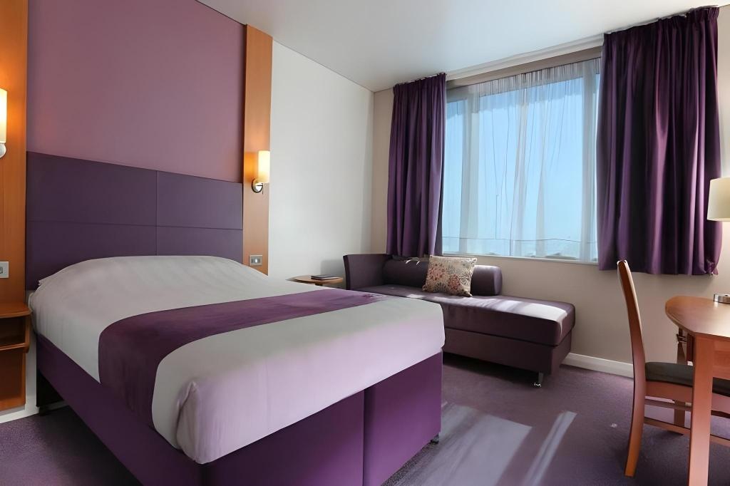 Premier Inn Abu Dhabi Airport Business Park  Rooms  Rooms Image 10 10