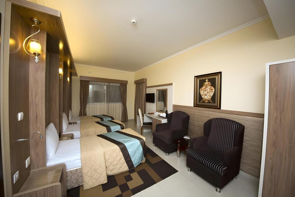 Naif View Hotel  Rooms  Deluxe Triple 3 Single Beds Bed 2