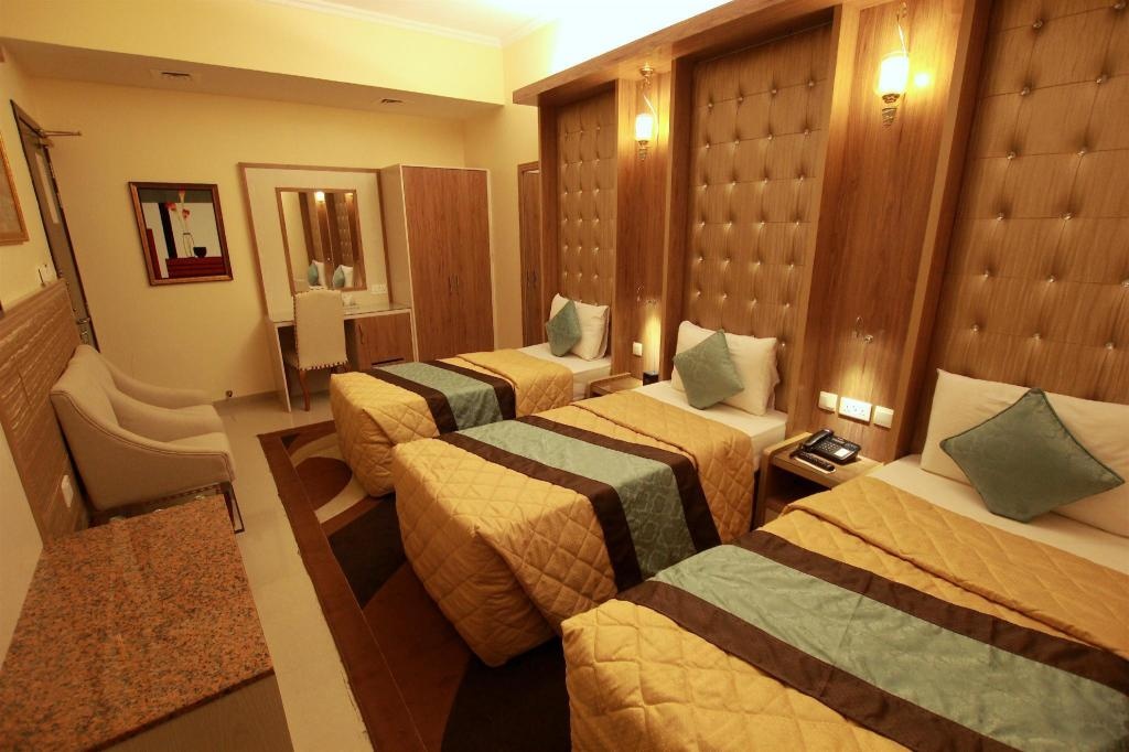 Naif View Hotel  Rooms  Deluxe Triple 3 Single Beds 5