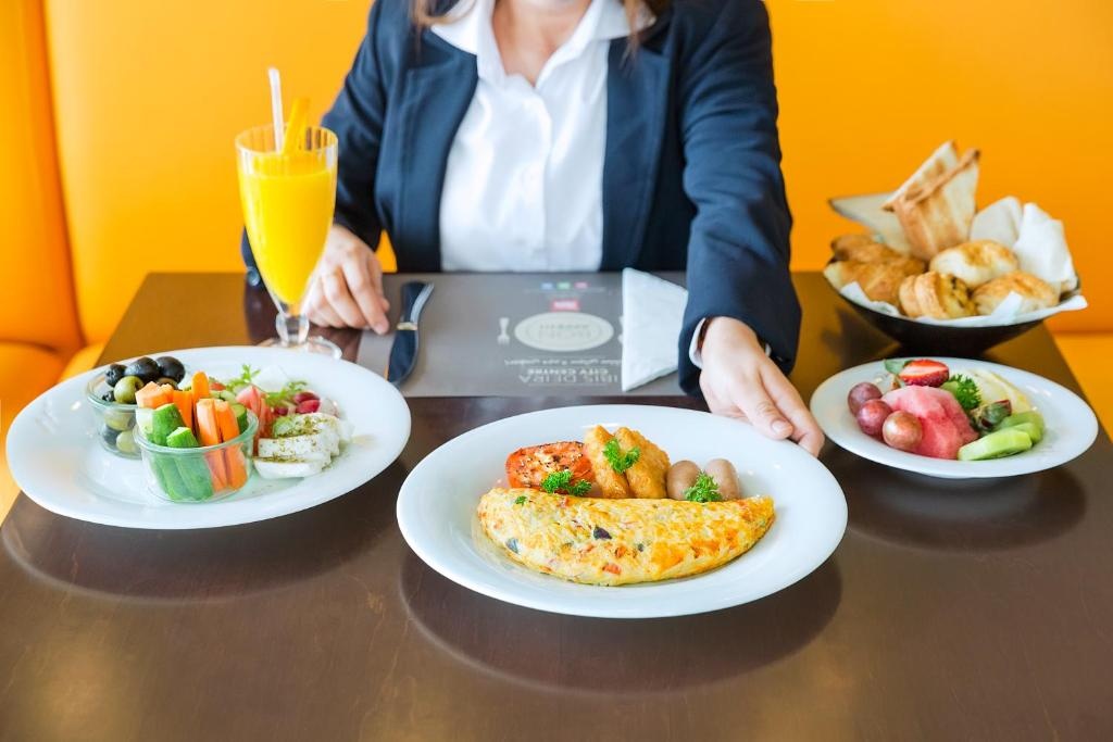 Ibis Deira Creekside Dubai  Dining  Food And Beverages 13