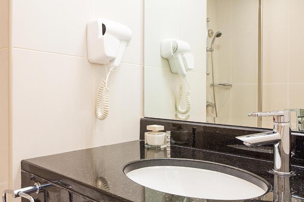 Ibis Deira Creekside Dubai  Facilities  Bathroom 14