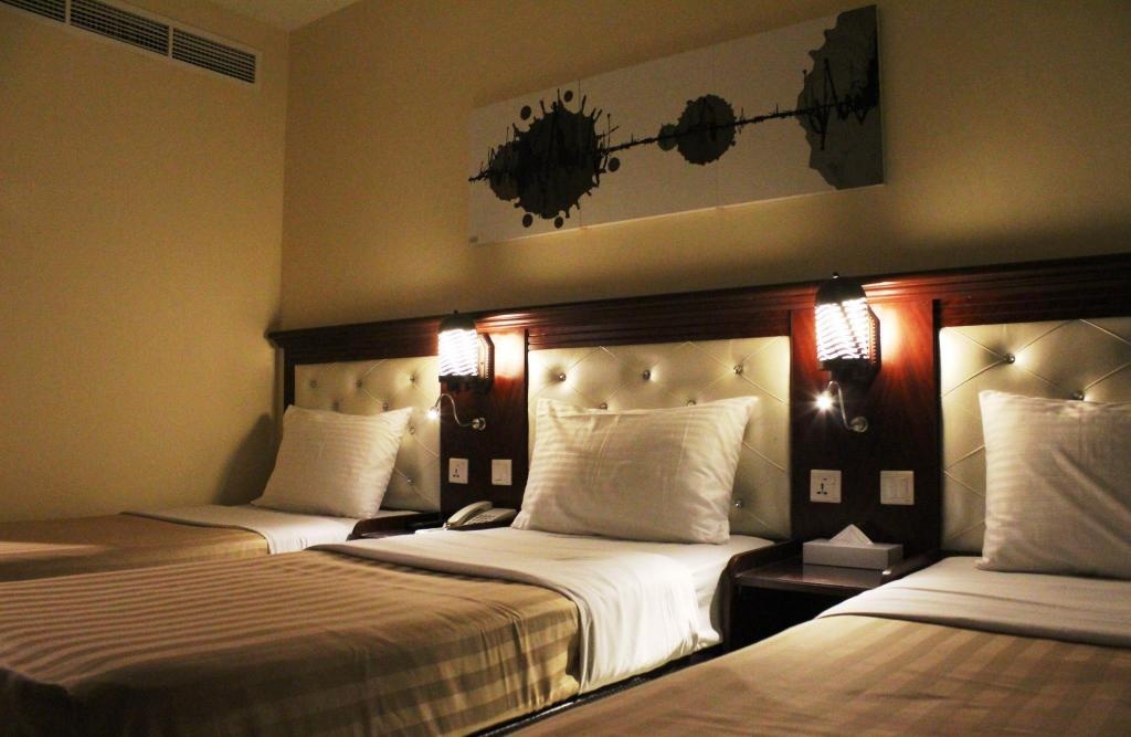 Mariana Hotel  Rooms  Triple Room 1