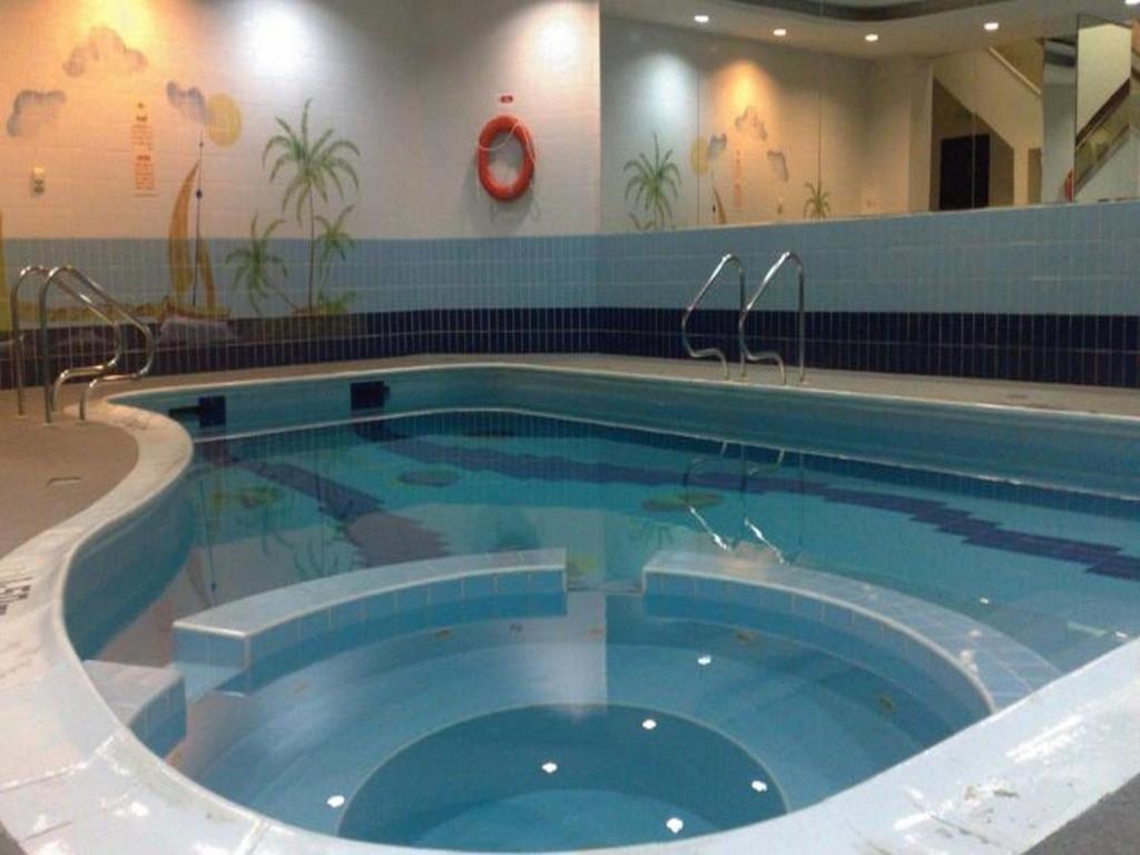 Number One Tower Suites Hotel  Facilities  Swimming Pool 18