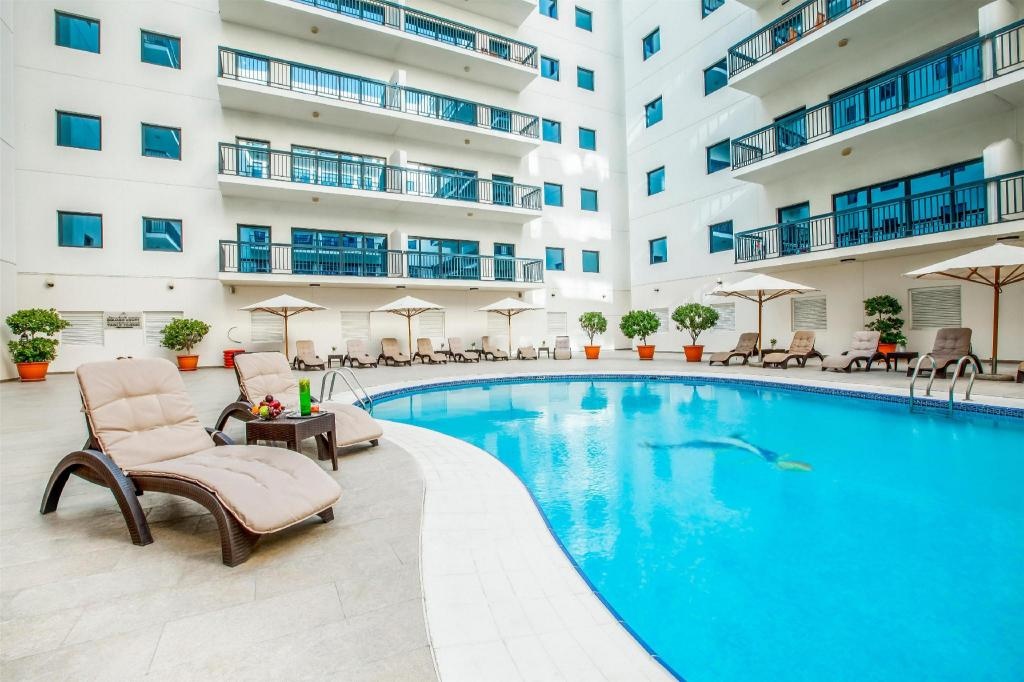 Golden Sands Hotel Apartments  Facilities  Swimming Pool 7
