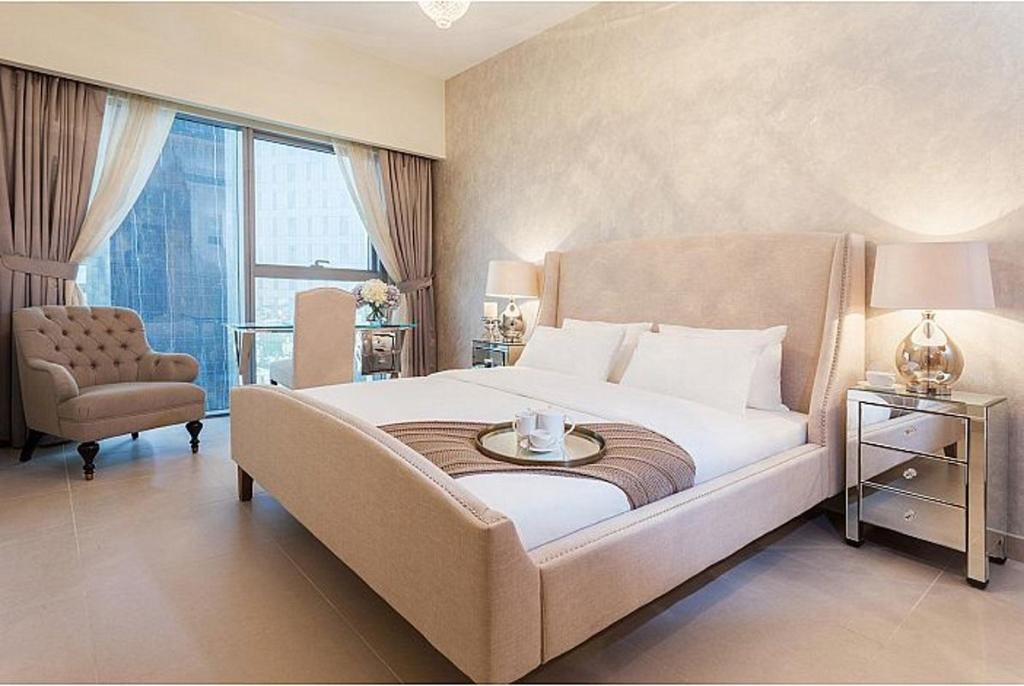 Luxurious 1 Bed Apartment In Central Park Tower  Property Views  Interior View 1
