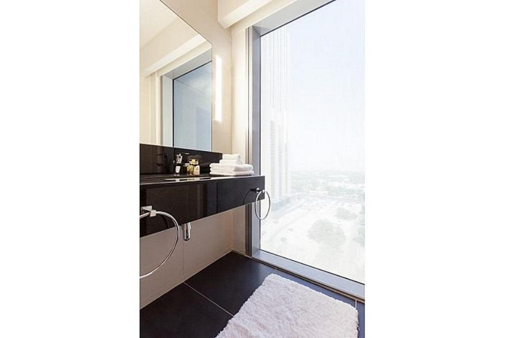 Luxurious 1 Bed Apartment In Central Park Tower  Property Views  Interior View 7
