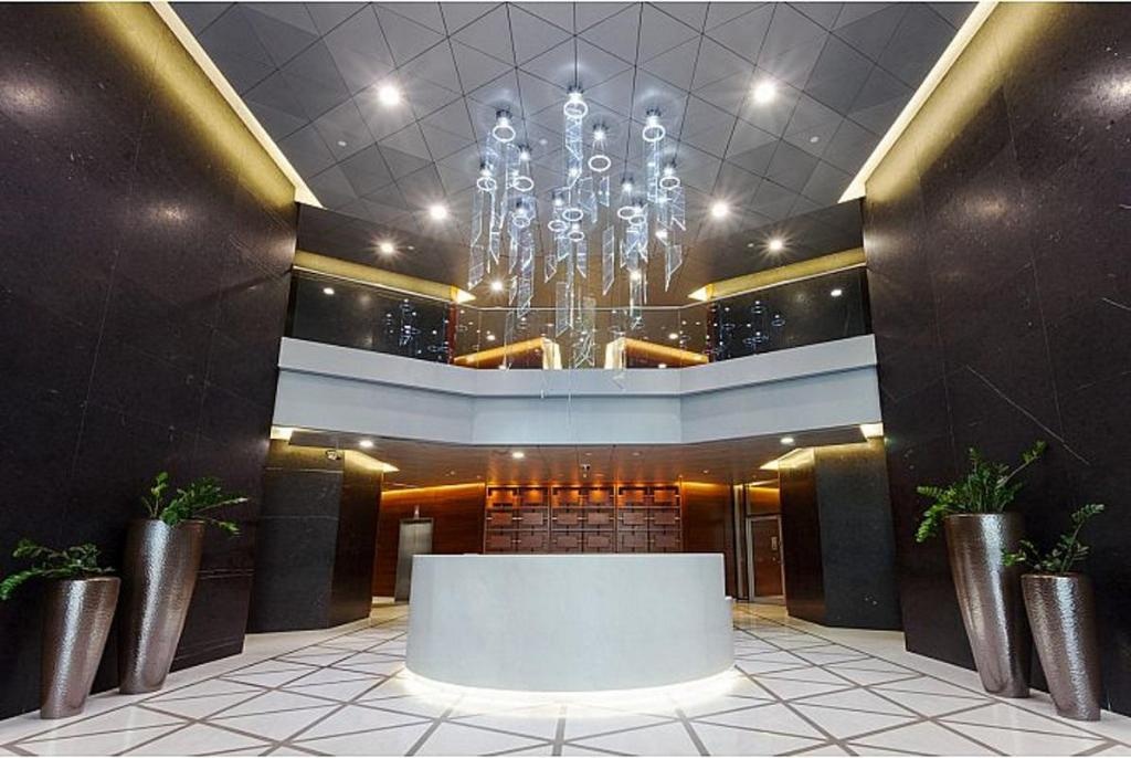 Luxurious 1 Bed Apartment In Central Park Tower  Property Views  Lobby 2