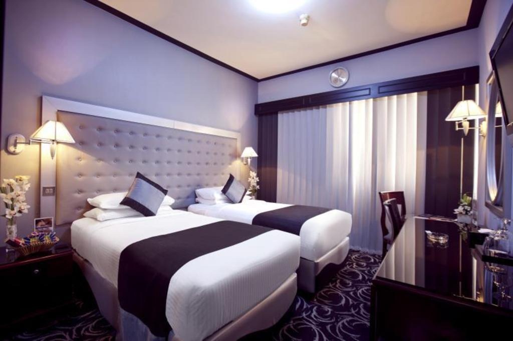 Broadway Hotel  Rooms  Twin Room 1