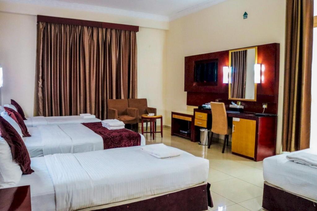 Palette Phoenix Hotel  Rooms  Standard Triple View 8