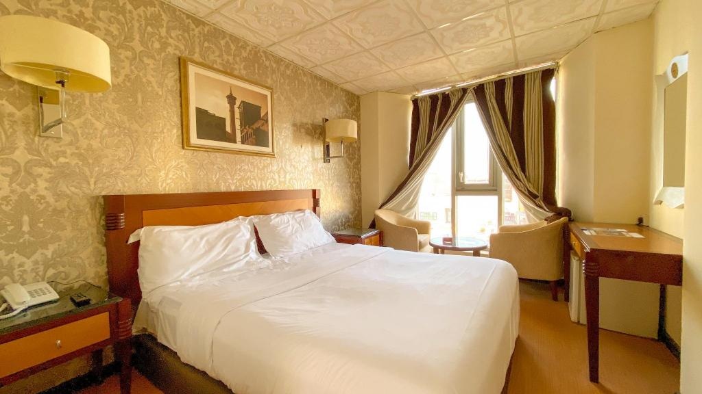 Regal Peninsula Hotel  Rooms  Executive King Or Twin Bedroom 3