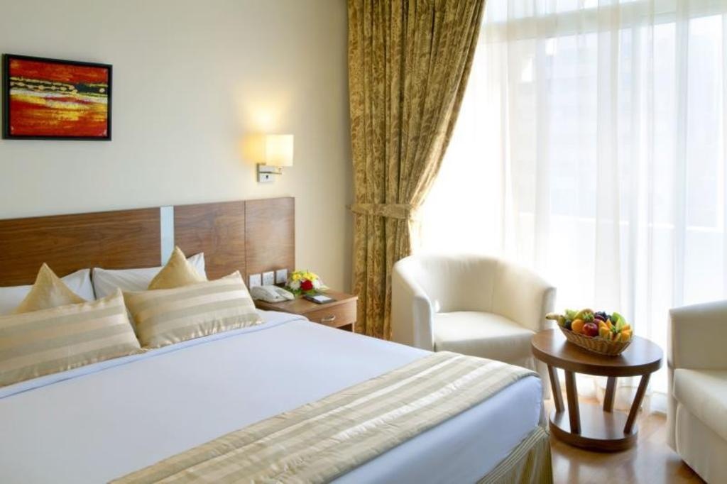 Landmark Hotel  Rooms  Guestroom 1
