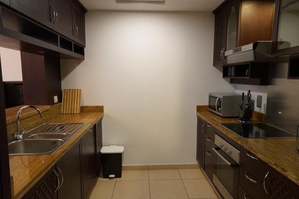 Near Dubai MallBurj KhalifaFamily Luxurious Room  Facilities  Kitchen 9