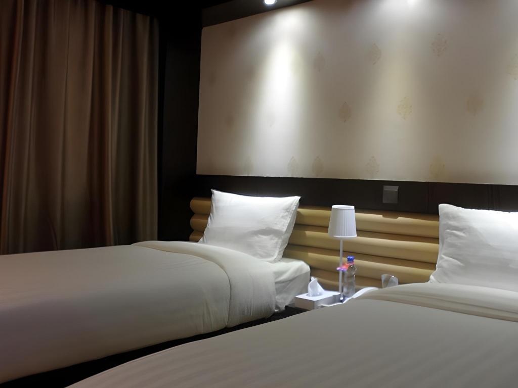 Mark Inn Hotel Deira  Rooms  Standard Twin Room 7