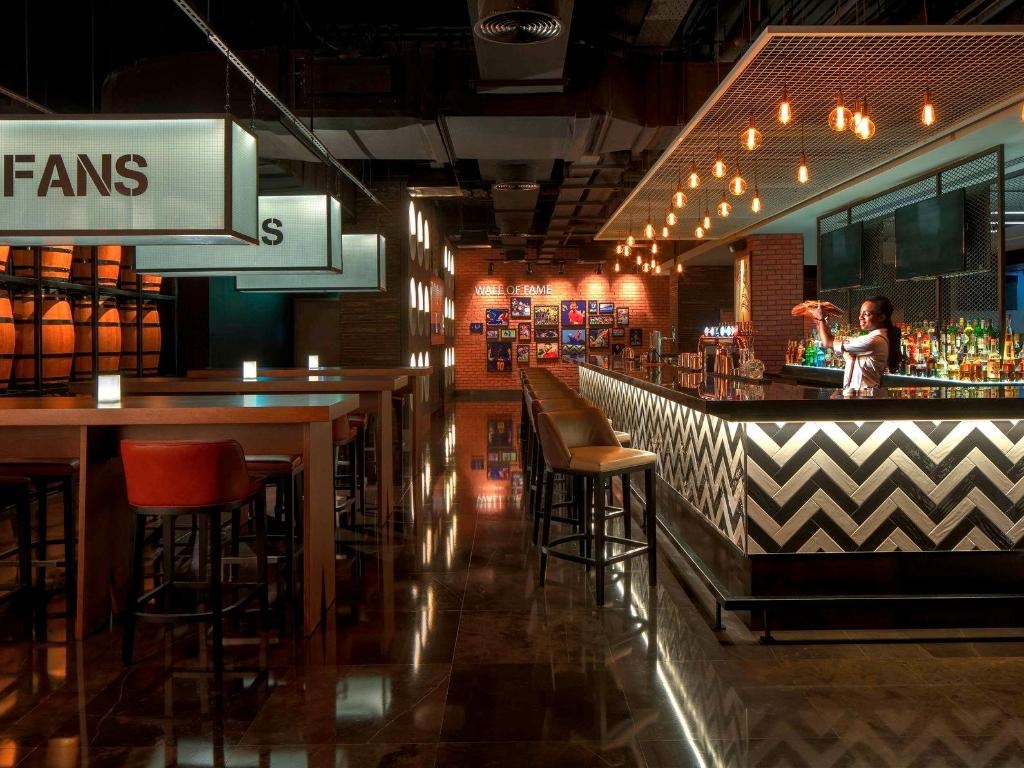 Pullman Dubai Creek City Centre  Facilities  Bar 19