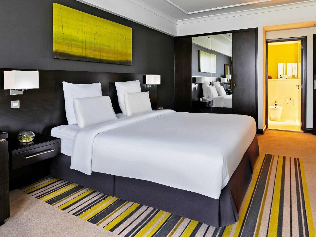 Pullman Dubai Creek City Centre  Rooms  Executive Suite King Size Bed And Sofa Guestroom 5