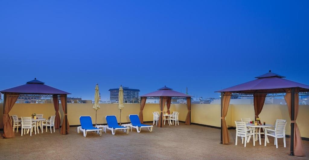 Gateway Hotel Dubai  Facilities  Swimming Pool 2